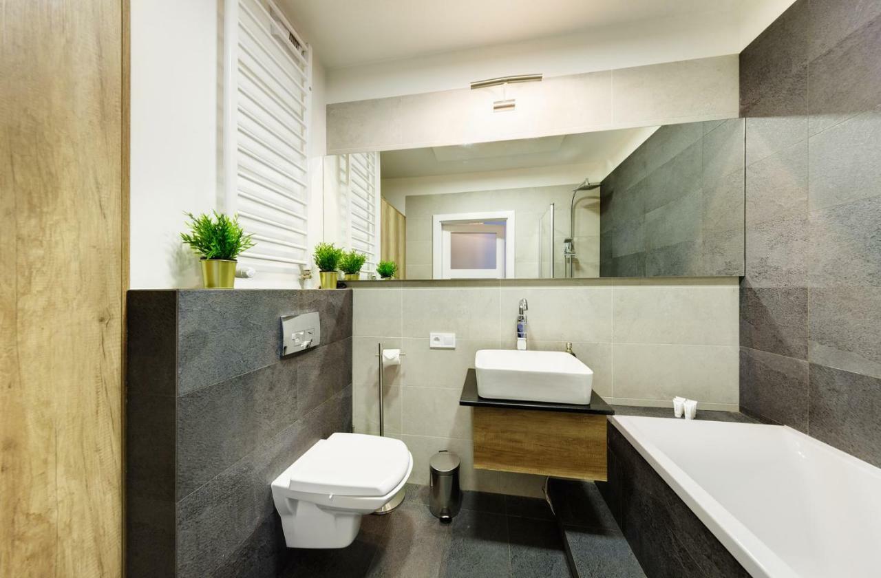 Sleepway Apartments- Garbary 100-46 Poznan Luaran gambar