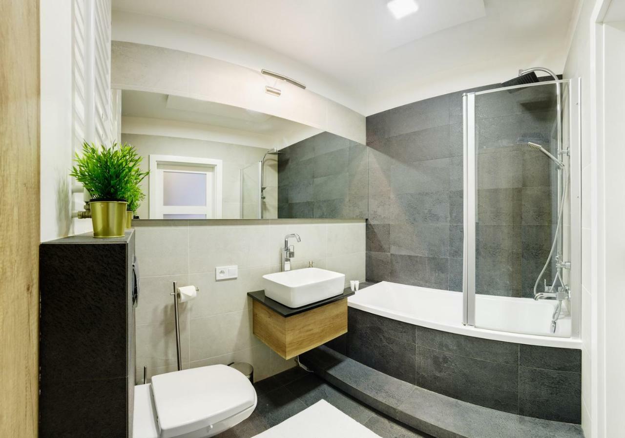 Sleepway Apartments- Garbary 100-46 Poznan Luaran gambar
